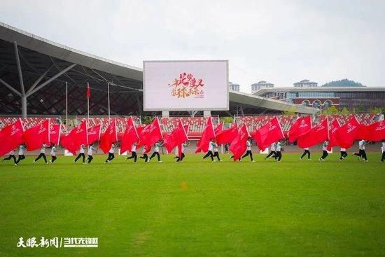 第39分钟，萨卡右路得球突入禁区，晃开角度后左脚抽射被卡明斯基扑出，随即防守球员将球解围。